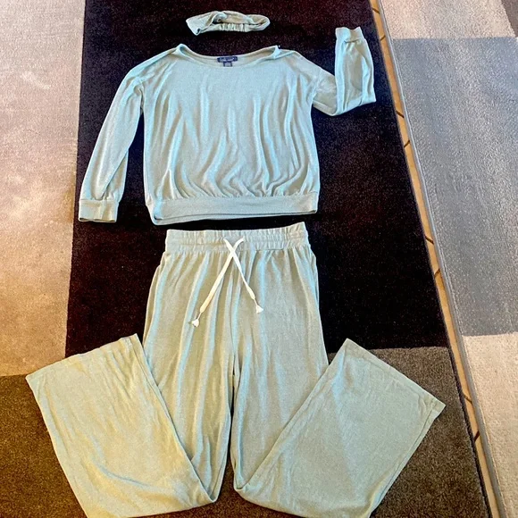 Lark & Grey 3 Piece Loungewear Set - Picture 2 of 11